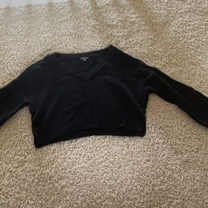 black long sleeve sweater cropped